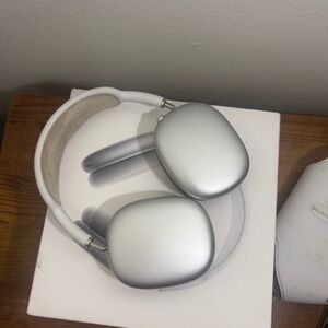 AirPods Max Silver